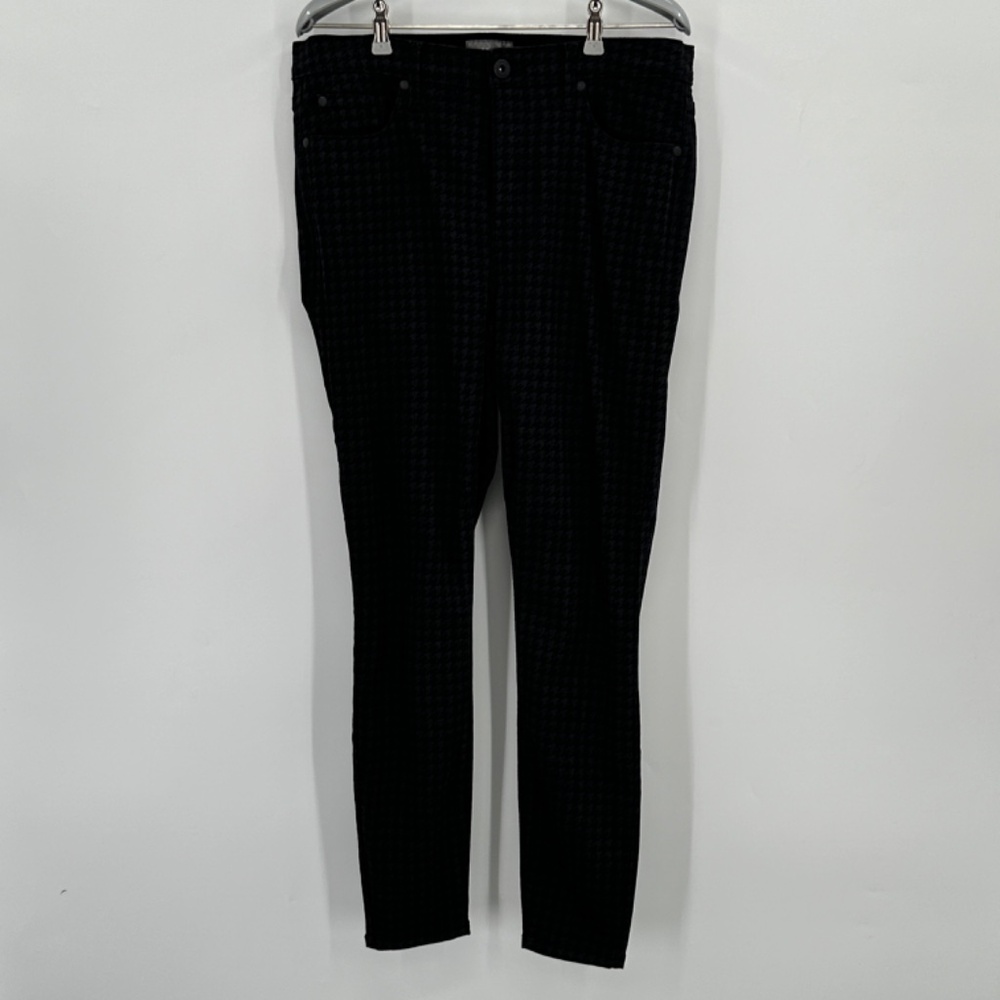 Torrid Super Soft Black Houndstooth Skinny Jeans size 12R Elastic Waist Stretch